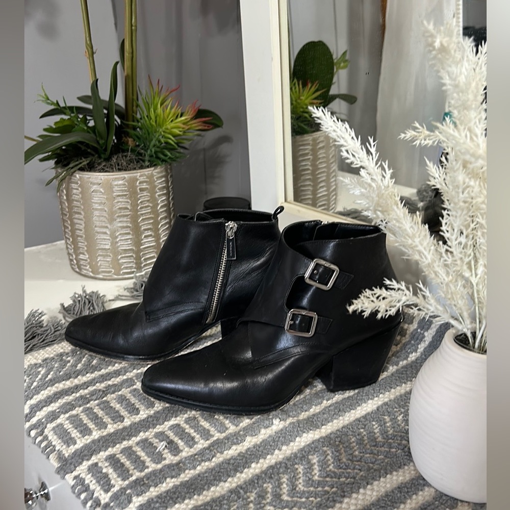Michael Kors size 7 black booties